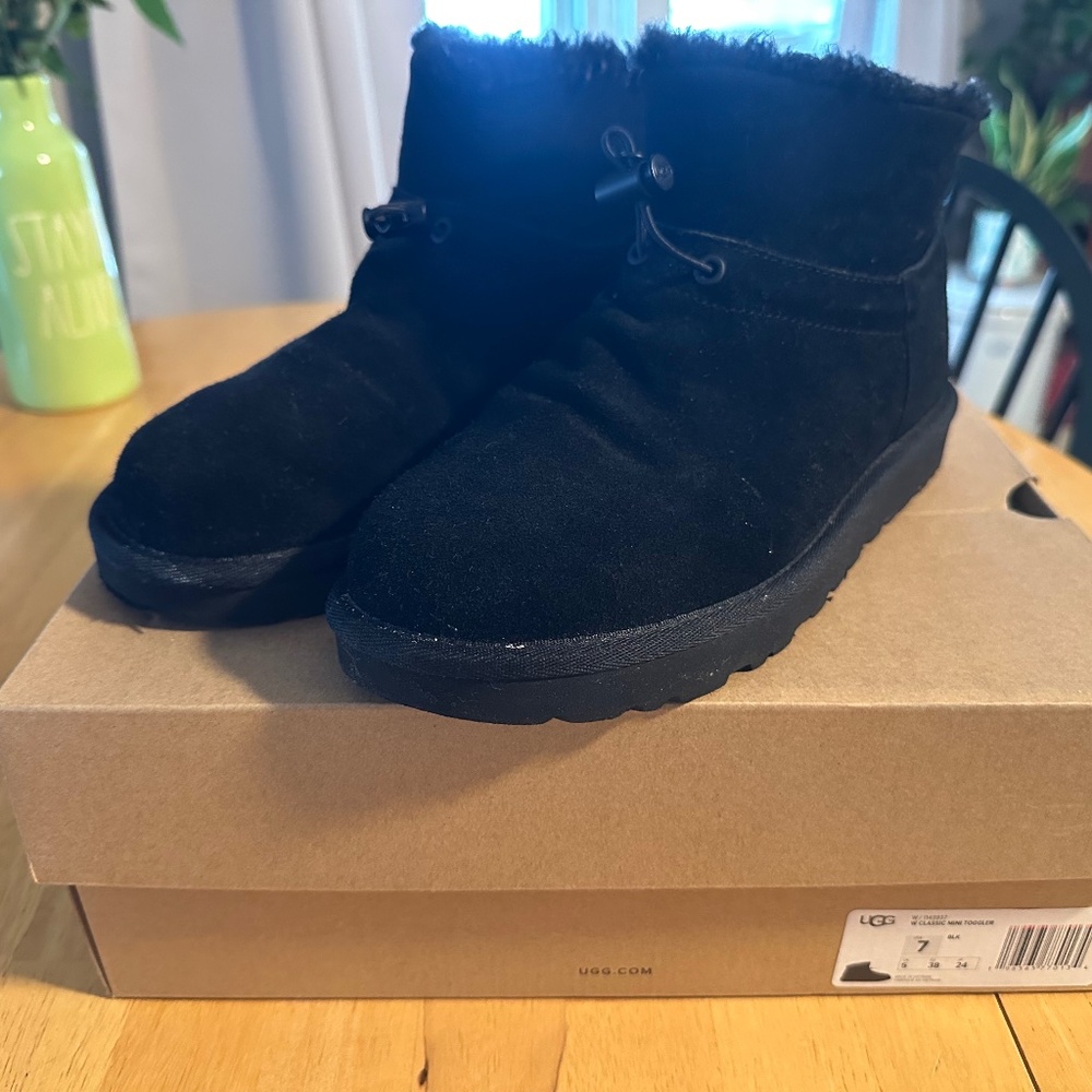 Ugg classic Mini Toggler boots, size 7